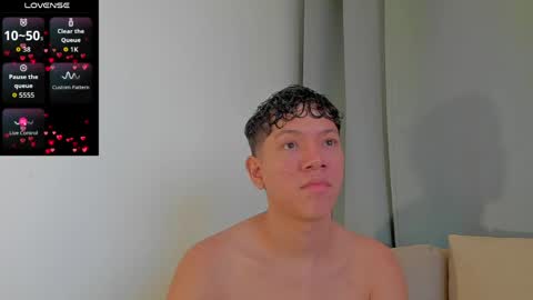 Snapshot of iamjulian_ chatting on May 2026 01:46:01 AM Juliiiiian online show from May 2026 01:46:01 AM