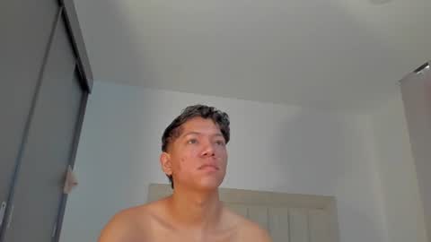 Snapshot of iamjulian_ chatting on June 2026 11:15:01 AM Juliiiiian online show from June 2026 11:15:01 AM