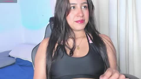 Lara online show from April 2026 07:04:02 PM