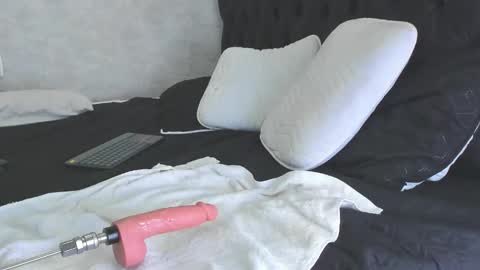 IAN CASTILLO online show from February 2025 02:20:01 PM