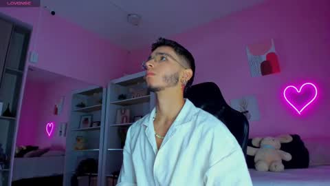 IAN CASTILLO online show from March 2025 11:12:02 AM