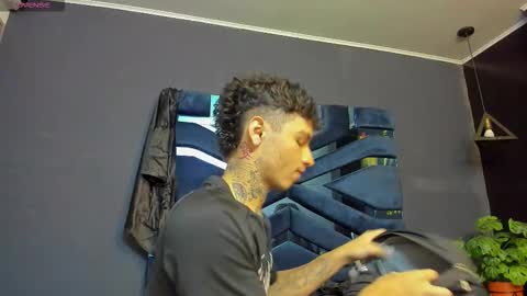 IAN CASTILLO online show from January 2026 11:16:02 AM