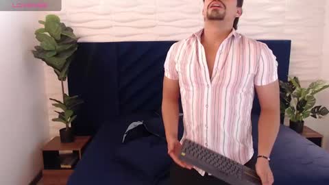 Snapshot of ian_davis chatting on January 2025 11:45:01 PM Ian Davis online show from January 2025 11:45:01 PM