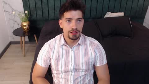 Snapshot of ian_davis chatting on January 2025 11:19:01 PM Ian Davis online show from January 2025 11:19:01 PM