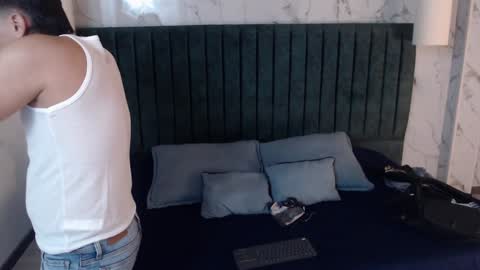 Snapshot of ian_davis chatting on January 2025 11:55:01 PM Ian Davis online show from January 2025 11:55:01 PM