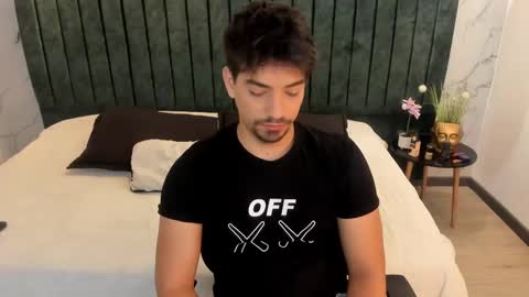 Snapshot of ian_davis chatting on February 2025 08:15:01 PM Ian Davis online show from February 2025 08:15:01 PM