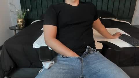 Snapshot of ian_davis chatting on March 2025 08:21:01 PM Ian Davis online show from March 2025 08:21:01 PM