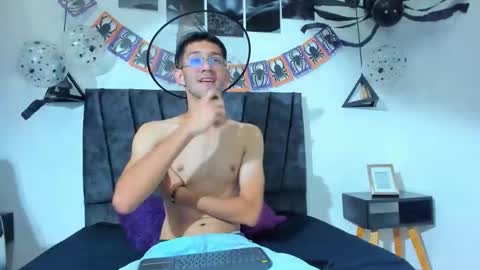 Snapshot of ian_thompsoncut chatting on October 2025 08:51:02 PM Ian Thompson online show from October 2025 08:51:02 PM