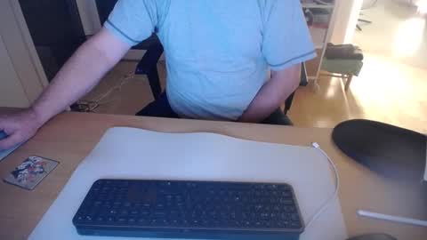 iandy12 online show from October 2025 10:18:02 PM