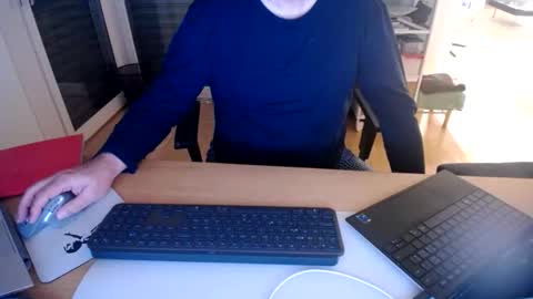 iandy12 online show from November 2025 11:04:02 PM