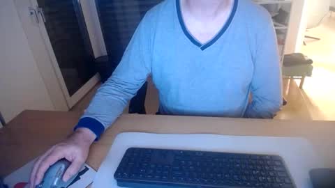 iandy12 online show from November 2025 10:42:02 PM