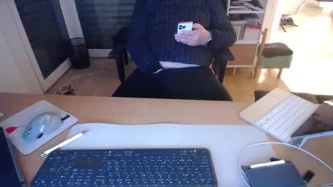 iandy12 online show from April 2026 09:42:02 PM