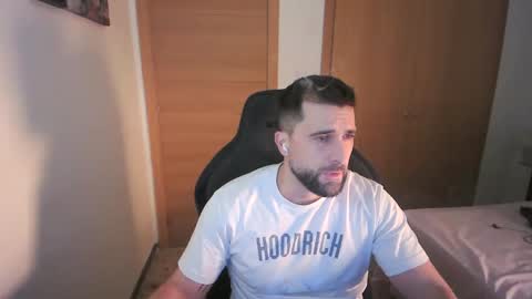 iberian_macho online show from December 2025 12:34:02 PM