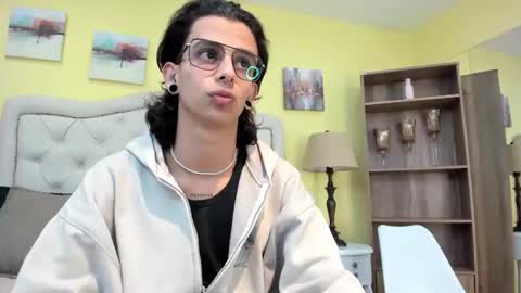 ibratxandy online show from December 2025 12:45:01 PM