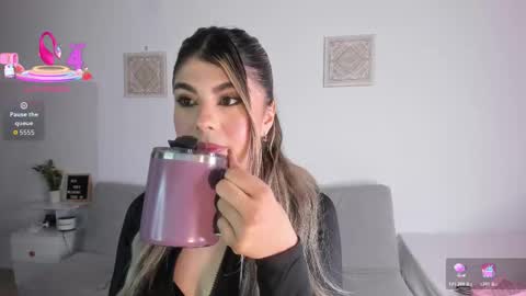 ice_y_abigail online show from December 2025 12:14:01 PM