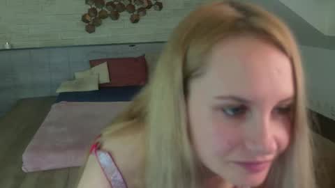 Snapshot of icebluebabe chatting on May 2026 06:58:01 PM Ice Blue online show from May 2026 06:58:01 PM