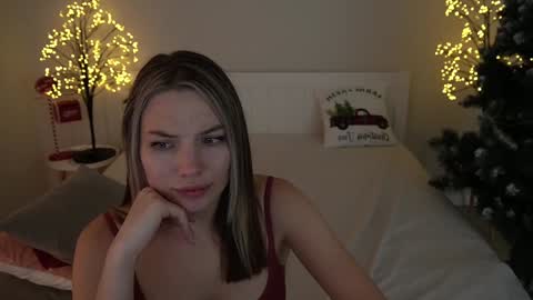 Snapshot of icedanielles chatting on December 2024 06:00:02 PM Danielle online show from December 2024 06:00:02 PM