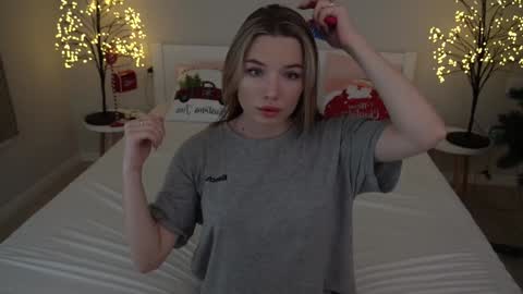 Snapshot of icedanielles chatting on December 2024 02:31:02 PM Danielle online show from December 2024 02:31:02 PM