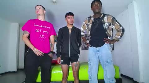 Snapshot of icevermilk chatting on September 2025 01:15:02 PM THOMAS AND DAMIAND online show from September 2025 01:15:02 PM