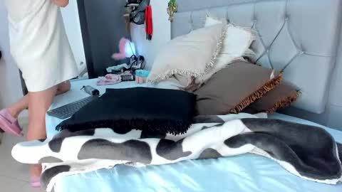 Snapshot of idaly_lovepussy chatting on December 2024 01:08:01 AM idaly    online show from December 2024 01:08:01 AM