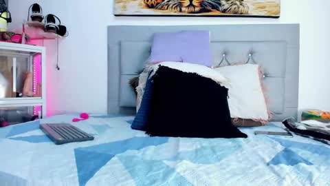 Snapshot of idaly_lovepussy chatting on January 2025 10:30:02 PM idaly    online show from January 2025 10:30:02 PM