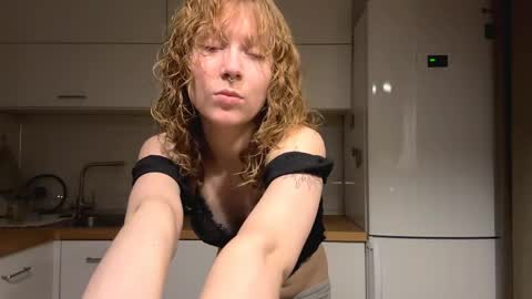 Sarah online show from April 2026 04:18:01 PM