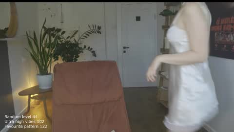 Snapshot of ifyouleave chatting on November 2025 11:56:01 AM Belle online show from November 2025 11:56:01 AM