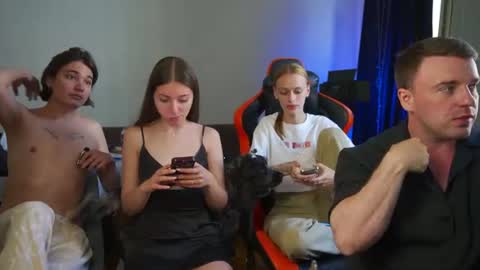 Snapshot of ihavepaws33 chatting on June 2026 11:38:01 AM Julia and Mira online show from June 2026 11:38:01 AM