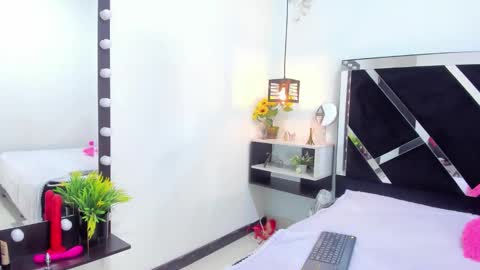 Isabella online show from September 2025 01:26:02 PM