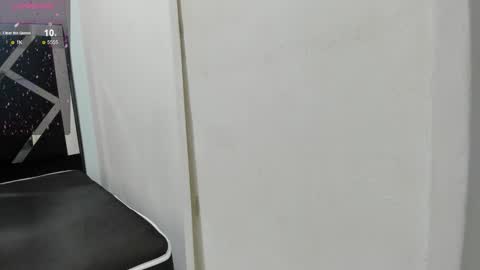 Isabella online show from November 2025 12:44:02 PM