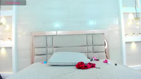 ikia lopez online show from November 2025 07:10:01 PM