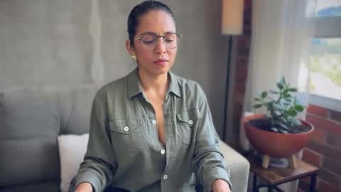 Kloe online show from October 2025 07:58:02 PM