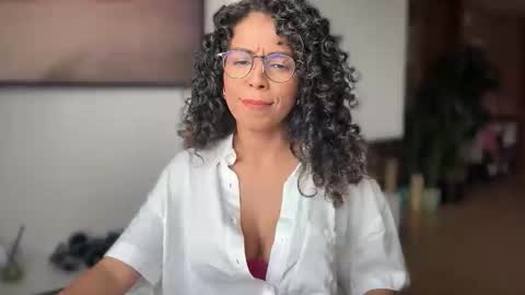 Kloe online show from October 2025 04:53:02 PM