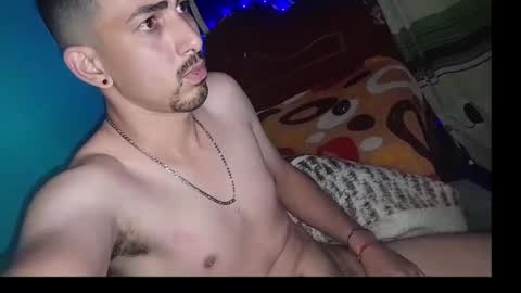 Snapshot of iloveman24 chatting on January 2025 06:04:01 AM AARON online show from January 2025 06:04:01 AM