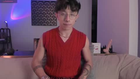 Snapshot of im__thomas chatting on December 2025 01:33:02 AM IM THOMAS online show from December 2025 01:33:02 AM