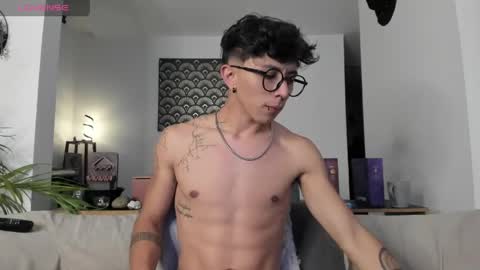 Snapshot of im__thomas chatting on May 2026 12:52:02 AM IM THOMAS online show from May 2026 12:52:02 AM