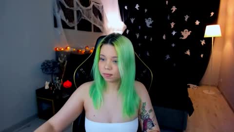 Roxy online show from October 2025 07:12:01 PM