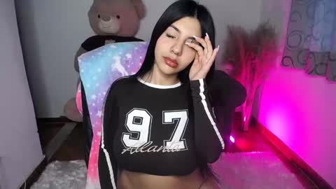 Alyn online show from November 2025 10:01:02 PM