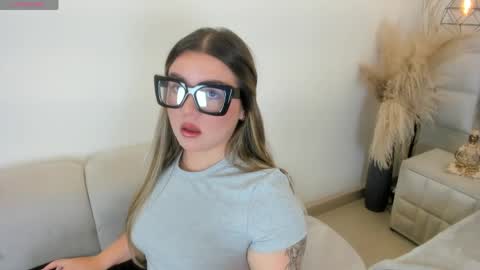 Snapshot of im_dalhia chatting on April 2026 09:24:01 PM DAHLIA online show from April 2026 09:24:01 PM