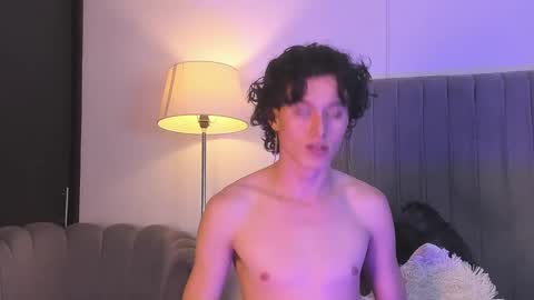 Perseo - Help me with 50 thumbs up online show from December 2025 08:47:02 PM