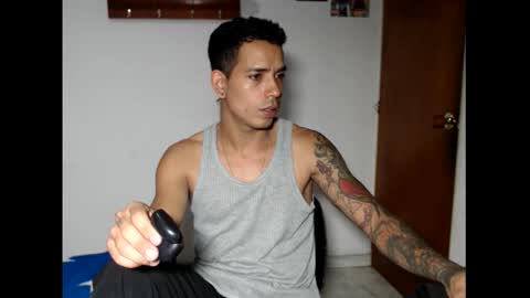 im_taylor24 online show from November 2025 02:21:01 AM