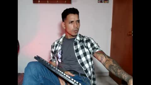 im_taylor24 online show from November 2025 10:56:01 PM