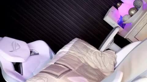 Candy Moore online show from December 2025 09:47:01 AM