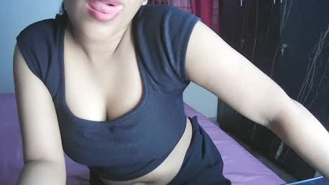 Snapshot of imlovelyrose chatting on May 2026 11:51:02 AM ROSE online show from May 2026 11:51:02 AM