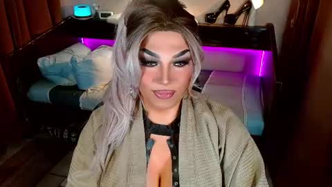 QUEEN MADI  online show from July 2026 12:06:01 AM