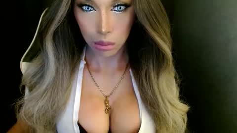 Queen Gwen online show from September 2025 04:06:02 AM