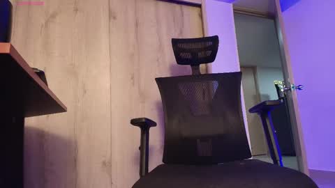 Snapshot of imyourg0d chatting on April 2026 05:44:02 AM Daniel thumb up me please its important Im new INDEPENDENT MODEL online show from April 2026 05:44:02 AM