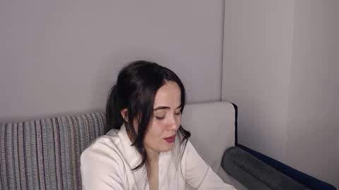 Snapshot of in_yan chatting on November 2025 07:56:02 PM Lin online show from November 2025 07:56:02 PM