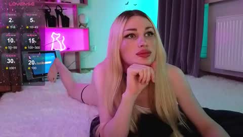  Dina  Help me reach 100 likes  online show from November 2025 09:26:02 PM