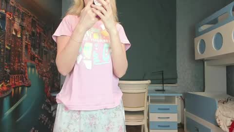 Snapshot of incredible__shell_ chatting on April 2026 07:14:01 PM Masha online show from April 2026 07:14:01 PM